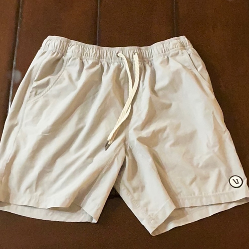 Vuori Gray Athletic Shorts with Elastic Waistband